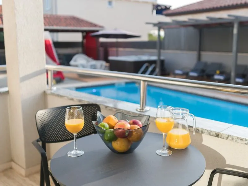 Villa More - Apartmani s bazenom Zaton