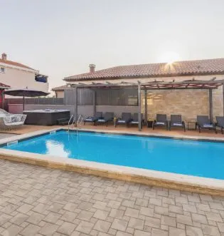 Villa More - Apartments with pool Zaton