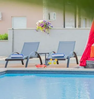 Villa More - Apartments with pool Zaton