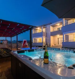 Villa More - Apartments with pool Zaton