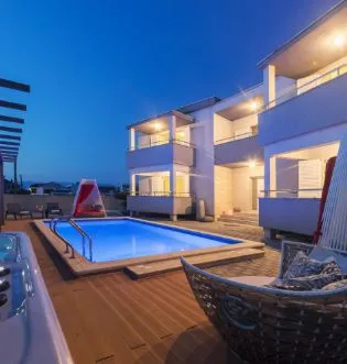 Villa More - Apartments with pool Zaton