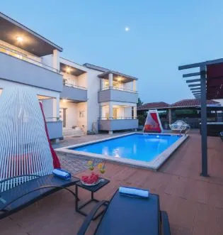 Villa More - Apartments with pool Zaton