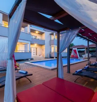 Villa More - Apartments with pool Zaton